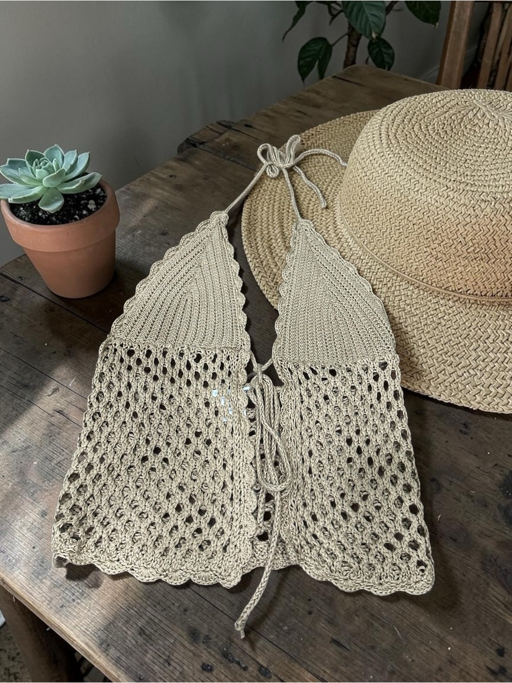 Fashion Nova Boho Crochet Halter Top.
Beige. Size : Large